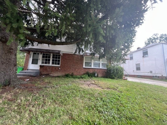 1467 E 250th Street