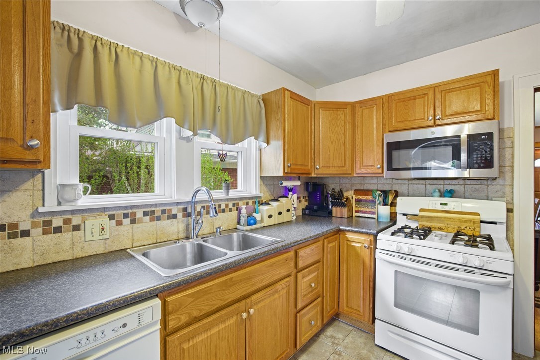 154 Crescent Drive, Akron, Ohio image 9
