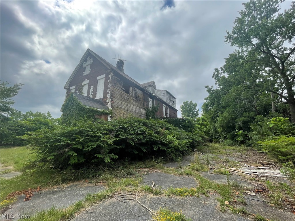 12808 Kinsman Road