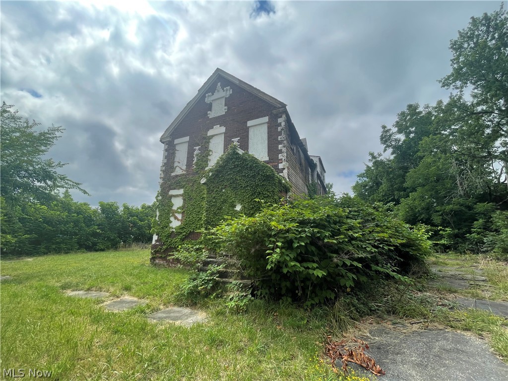 12808 Kinsman Road