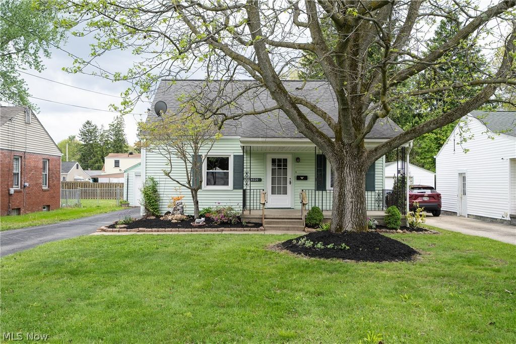Photo of 4020 Stratmore Avenue, Youngstown, OH 44511 (MLS # 5209810)