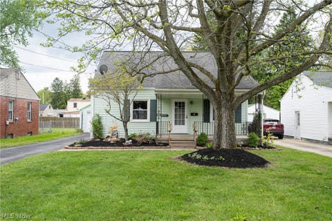 Homes For Sale - 4020 Stratmore Avenue<br/> Youngstown, OH 44511