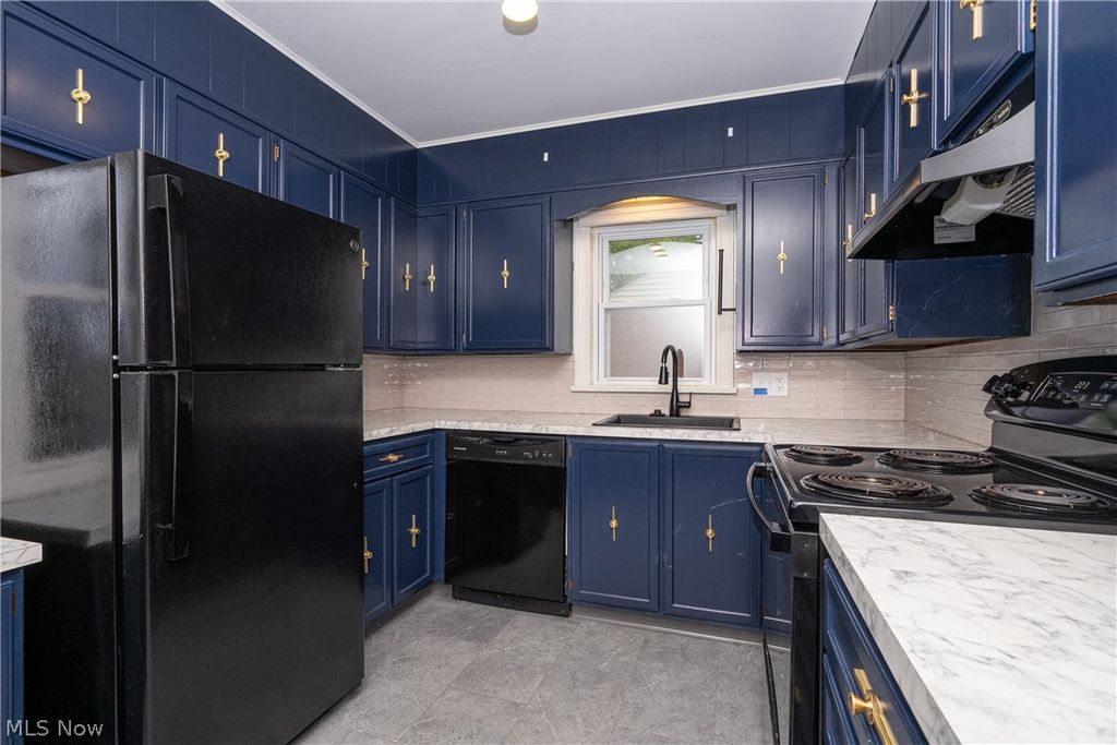 Photo of 4020 Stratmore Avenue, Youngstown, OH 44511 (MLS # 5209810)
