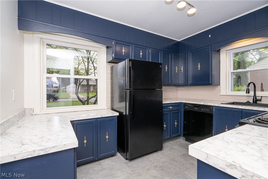 Photo of 4020 Stratmore Avenue, Youngstown, OH 44511 (MLS # 5209810)