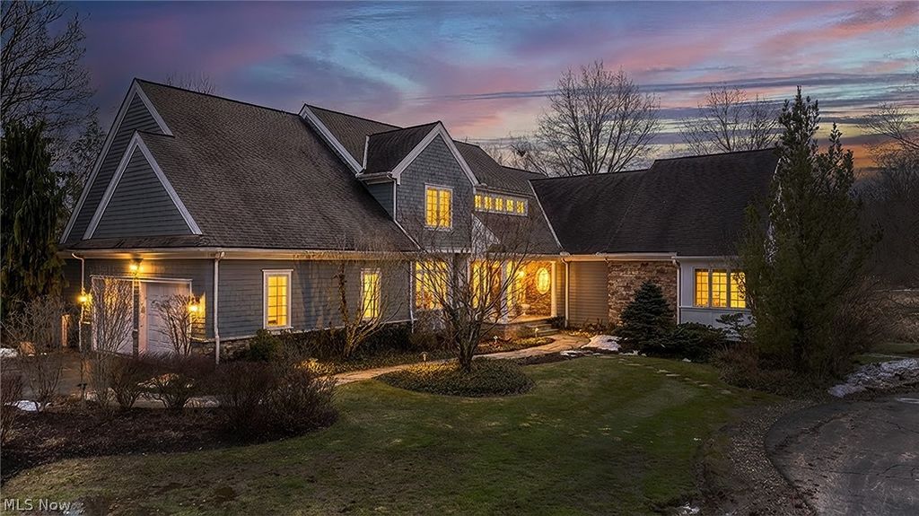 Photo of 31900 Pinetree Road, Cleveland, OH 44124 (MLS # 5184767)