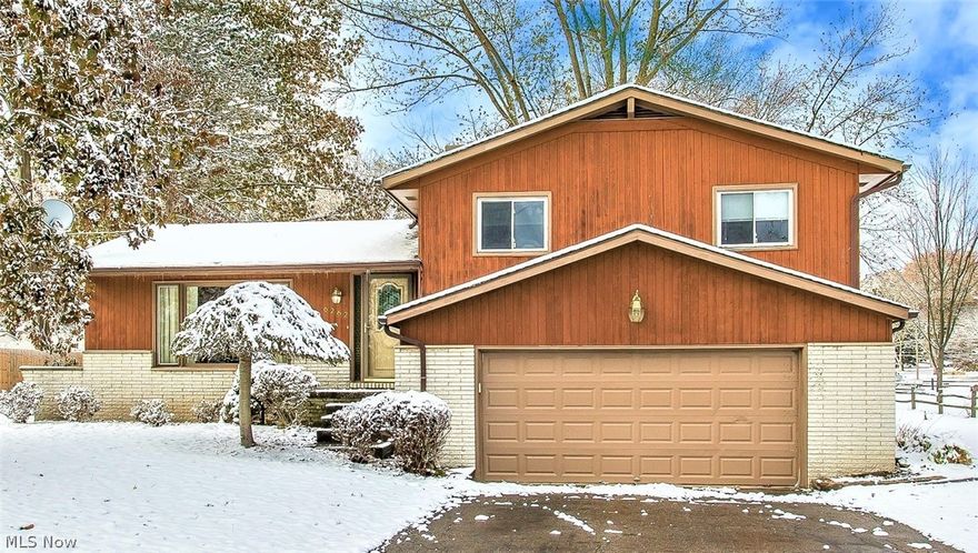 * Solid, Well Maintained 4 LEVEL Split W/1630 Sq. Ft Featuring 3 Bdrms, 1.5 Bathrms, A Living AND Family Rm, Attached 2 Car Garage, Paved Driveway ++ .61 ACRES Of Land!! *Great Location By Noelley Elementary & Manchester High! *Updates Include: Dimensional Shingle ROOF & GUTTERS '09, Upgraded New Lennox Signature Collection FURNACE W/Aprilaire Air Cleaner & Thermostat '16, WELL Pump '17 & Pressure Tank '13, New Dual SUMP PUMPS Including A Basement Watchdog Battery Backup System, Garage Door AND Opener W/Two Remotes & Keypad Entry '17, Updated 200 AMP ELECTRIC Panel, Clearion Dual Tank Water SOFTENER AND Iron Filter System <5 Yrs. Old, Main Bath Remodel W/GRANITE Countertop, Vanity, Kohler Tub & Tile, KITCHEN Glass Tile Backsplash, Slate Sink, Honeywell ALARM System *Walk In To A Foyer W/Ceramic Tile Floor & Coat Closet *Step Down Into The Living Rm W/Comfortable Carpet & Picture Window *The Eat In Kitchen Showcases Chair Rail Molding, Custom Window Treatments, Dark Cabinets, Glass Tile