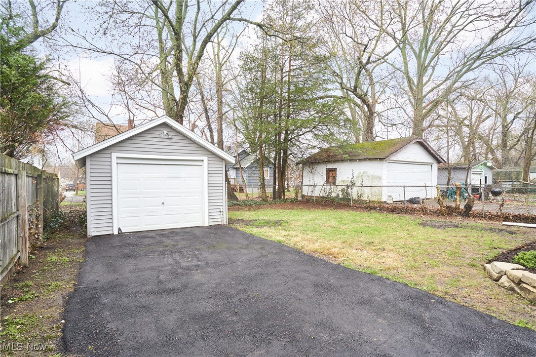 Akron, Ohio 44306, United States, 4 Bedrooms Bedrooms, ,2 BathroomsBathrooms,Residential,Contingent,107551