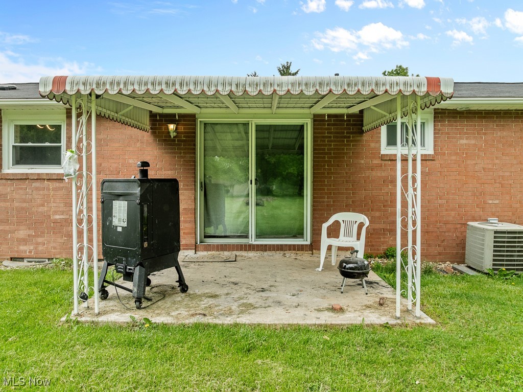 4696 Hurless Drive, Canton, Ohio image 3
