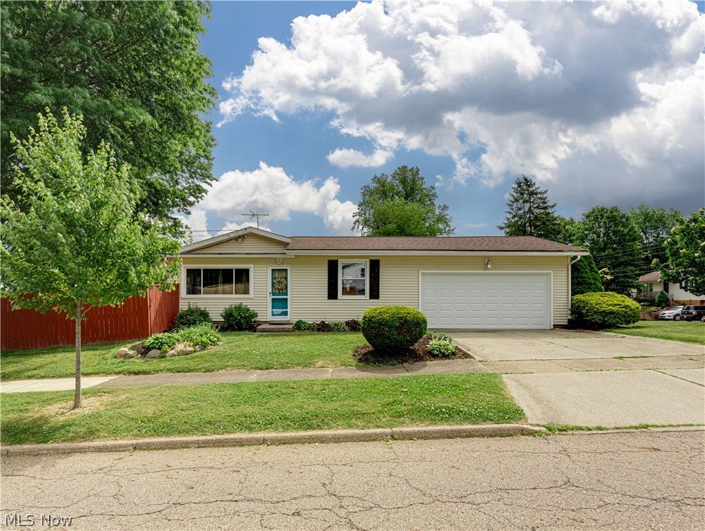 Photo of 2115 Daniels Avenue, Akron, OH 44312 (MLS # 5218047)