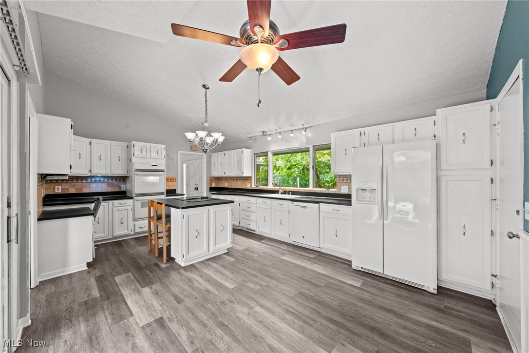 Kirtland, Ohio 44094, United States, 4 Bedrooms Bedrooms, ,3 BathroomsBathrooms,Residential,Pending,180361