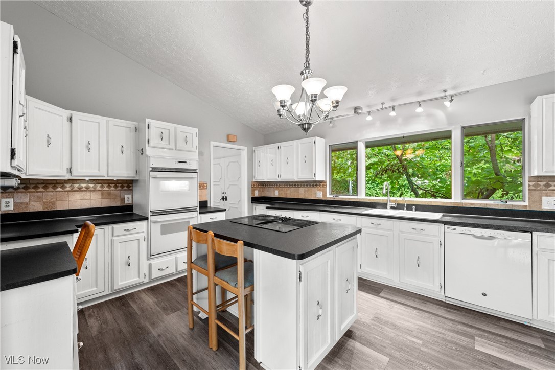 Kirtland, Ohio 44094, United States, 4 Bedrooms Bedrooms, ,3 BathroomsBathrooms,Residential,Pending,180361