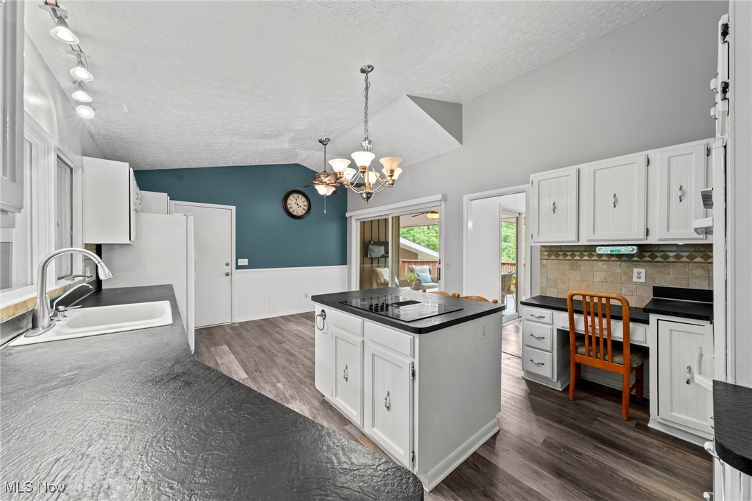 Kirtland, Ohio 44094, United States, 4 Bedrooms Bedrooms, ,3 BathroomsBathrooms,Residential,Pending,180361