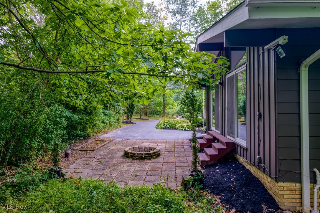 Kirtland, Ohio 44094, United States, 4 Bedrooms Bedrooms, ,3 BathroomsBathrooms,Residential,Pending,180361