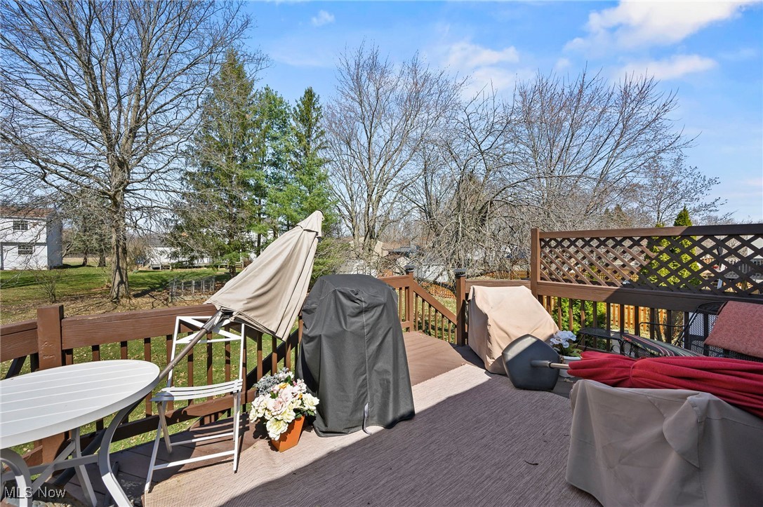 561 Falling Oaks Drive, Medina, Ohio image 8