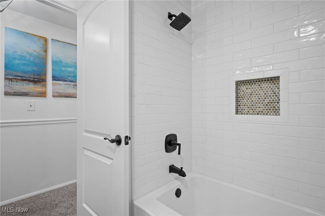 561 Falling Oaks Drive, Medina, Ohio image 21