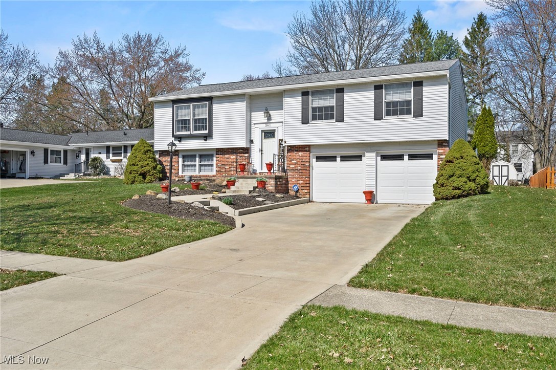 561 Falling Oaks Drive, Medina, Ohio image 4
