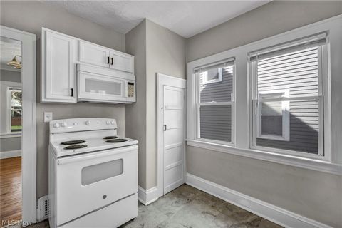 Tiny photo for 921 Helmsdale Road, Cleveland Heights, OH 44112 (MLS # 5203051)