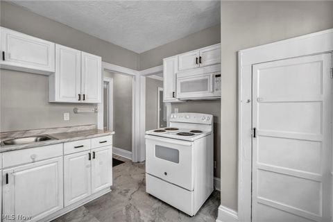 Tiny photo for 921 Helmsdale Road, Cleveland Heights, OH 44112 (MLS # 5203051)