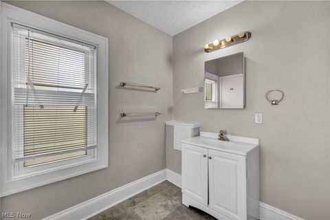 Tiny photo for 921 Helmsdale Road, Cleveland Heights, OH 44112 (MLS # 5203051)