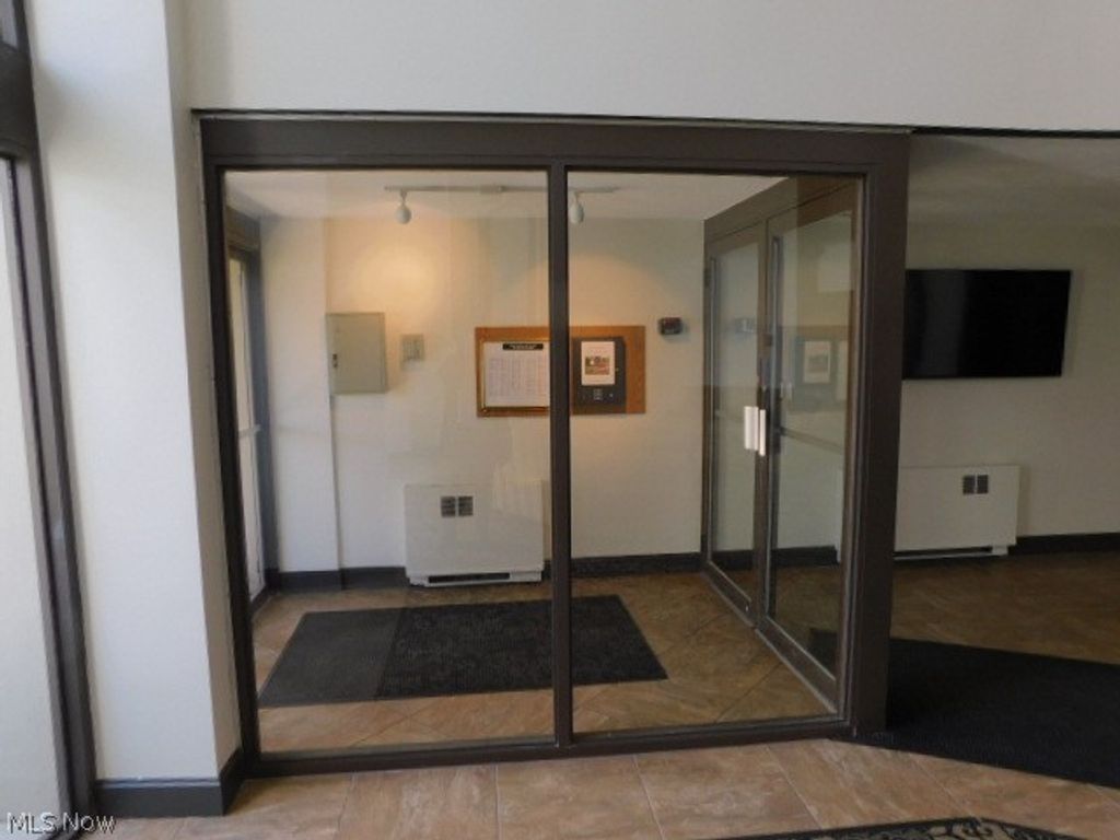 Photo of 3400 Wooster Road #618, Rocky River, OH 44116 (MLS # 5195200)