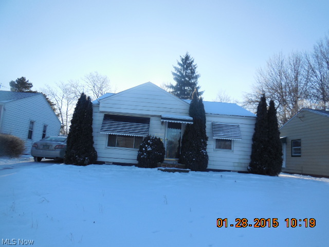This is a Freddie Mac/Homesteps foreclosure property being sold as is. Freddie Mac has now implemented a new 20 day first look program for home owners to be able to purchase a property without competition from investors. HomeSteps offers an allowance up to $500 to homebuyers towards the purchase of a home warranty of their choice. It is the homebuyer’s responsibility to identify and select the home warranty company and plan. Investors are not eligible for the home warranty. Two bedroom ranch. Low price could make this a good investment opportunity. Pre-qualification letter and/or proof of funds required with all offers.