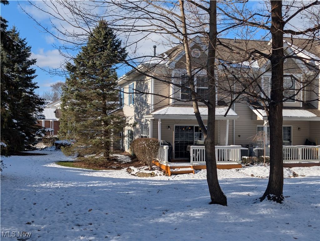 Photo of 6723 N Ivy Lane, Middleburg Heights, OH 44130 (MLS # 5175694)