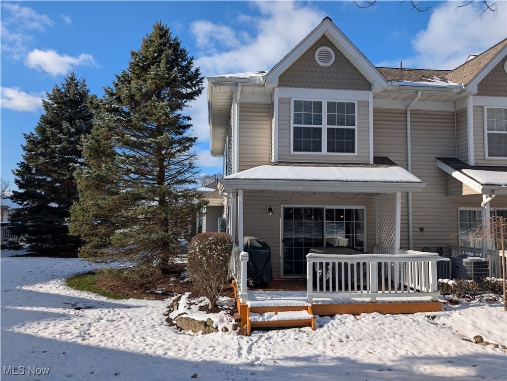 Photo of 6723 N Ivy Lane, Middleburg Heights, OH 44130 (MLS # 5175694)