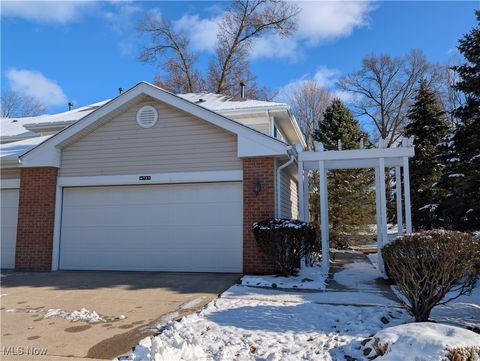 6723 N Ivy Lane, Middleburg Heights, OH 44130 - #: 5175694