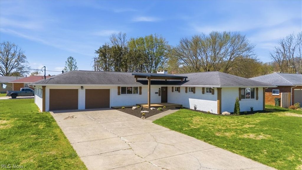 Photo of 801 Westview Drive Dr, Belpre, OH 45714 (MLS # 5200510)