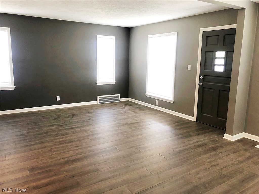 Tuxedo Cos Park Anx - Residential