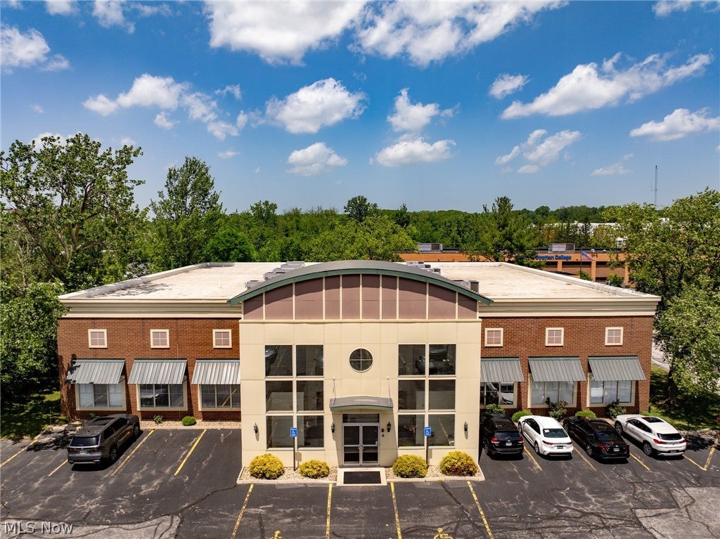 32875 Solon Rd, Solon, OH 44139