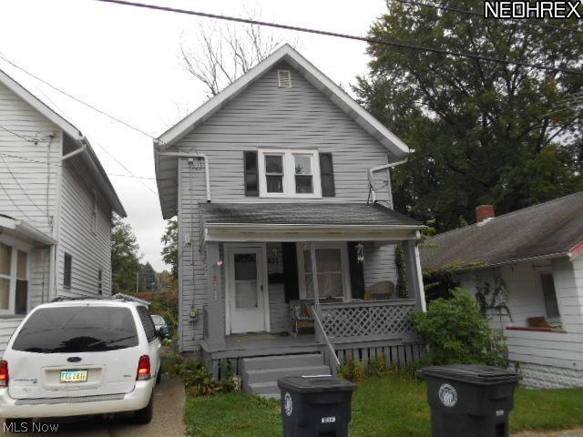 2 Bedroom Colonial. Tenant occupied. Must have notice to show.