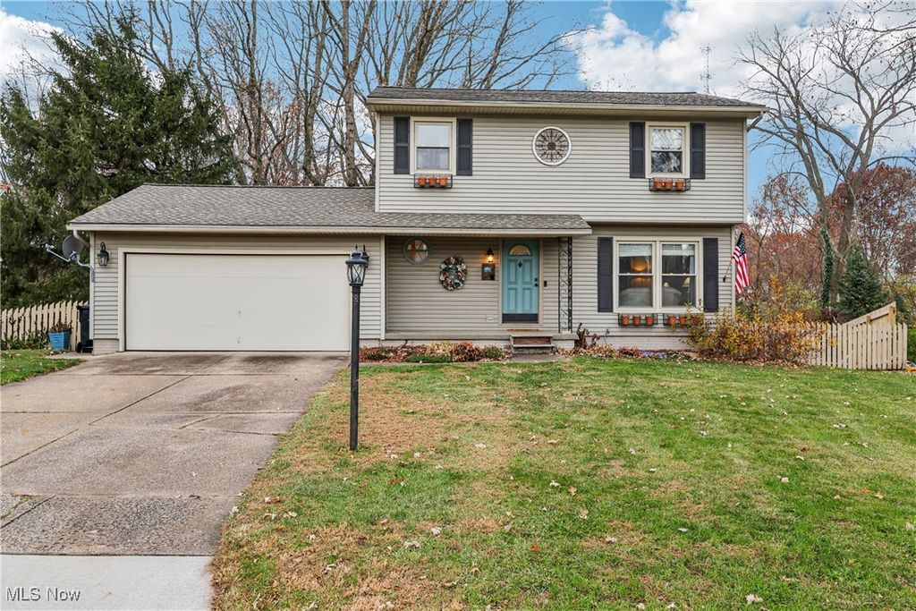 Photo of 4611 Kingsley Circle W, Sandusky, OH 44870 (MLS # 5174801)