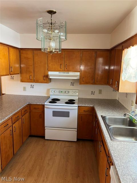 Homes For Sale - 142 Essex Road<br/> Richland County, Mansfield, OH 44904