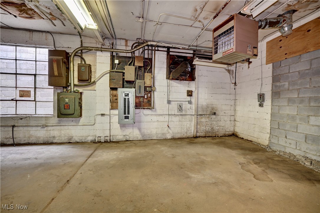 Belvoir-Monticello Sub/W T Arn - Commercial Sale