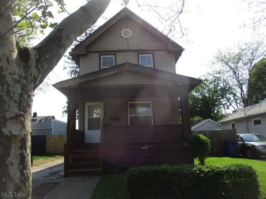 Come see this 3 bedroom 1 bath colonial with much potential!  Large living, formal dining, newer kitchen!  At this price it won't last!