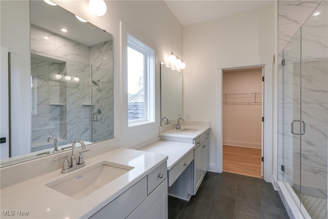 S/L 12 Neptune Oval