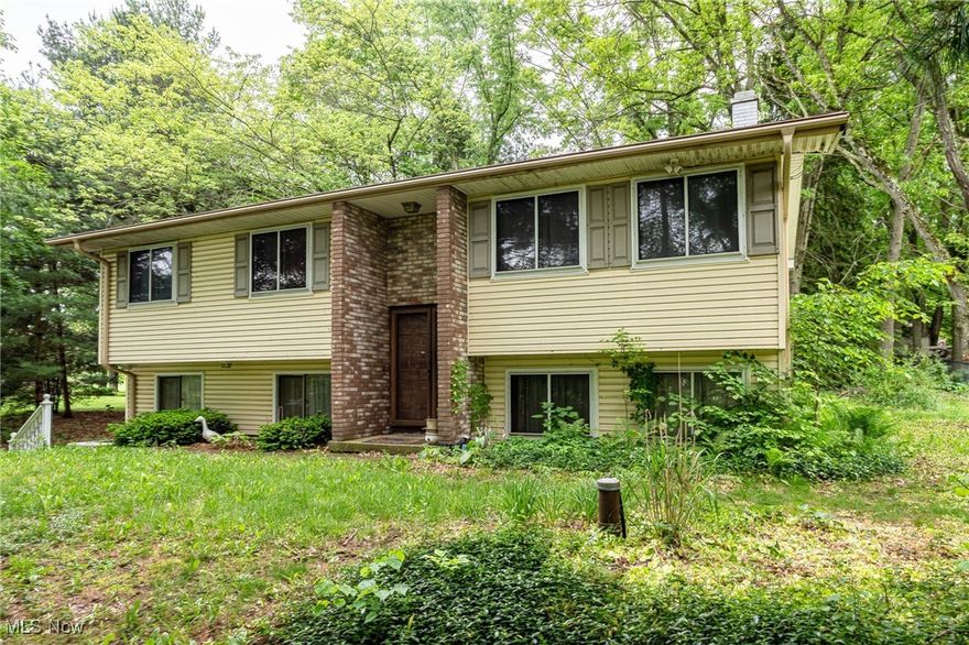 Fantastic Opportunity here!   This 3bd, 1.5 ba home situated in Copley sits on 1/2 acre in a quiet neighborhood!  Needs some TLC and a little bit of elbow grease and you'll have the most adorable home!  Close to highway which makes you minutes away from fairlawn, shopping and restaurants!  Call for your private showing today!  This home is a part of the Arrow Lake Recreation Association which provides homeowner use of the 3 acre lake with a beach, fishing, a pavilion, basketball, pickleball and so much more.