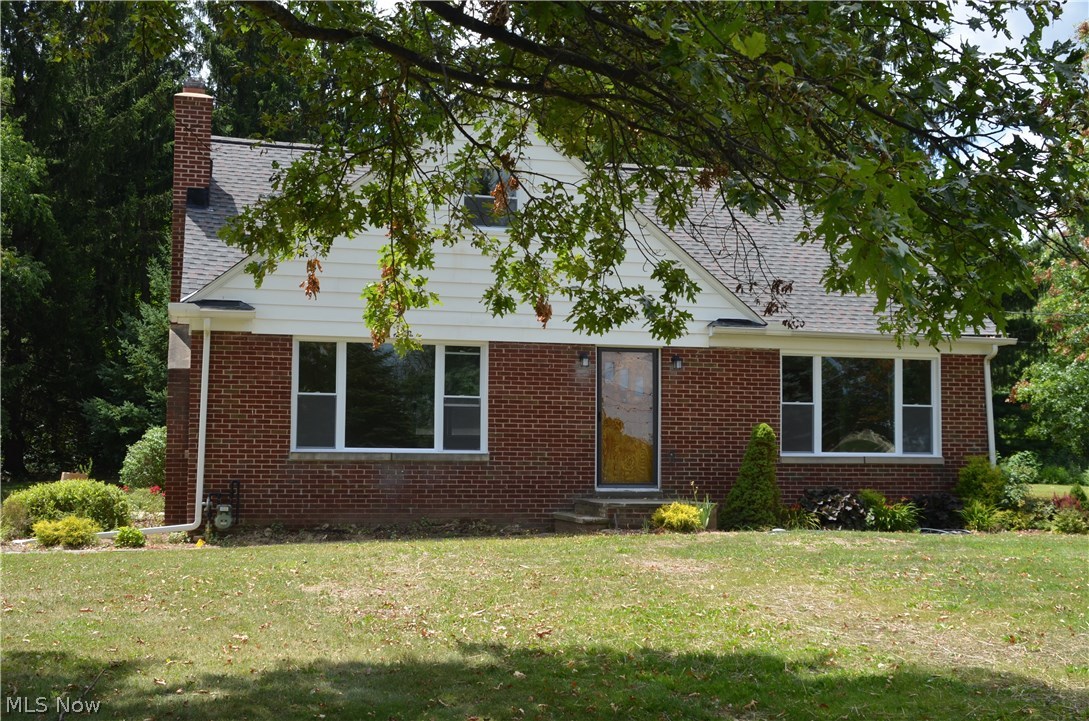 A place to call home. Beautifully updates remodeled kitchen feature newer kitchen cabinets and granite counter, newer flooring. Freshly painted throughout. Spacious bedrooms with loads of storage. Full Bathroom on both the first floor and second floor.
