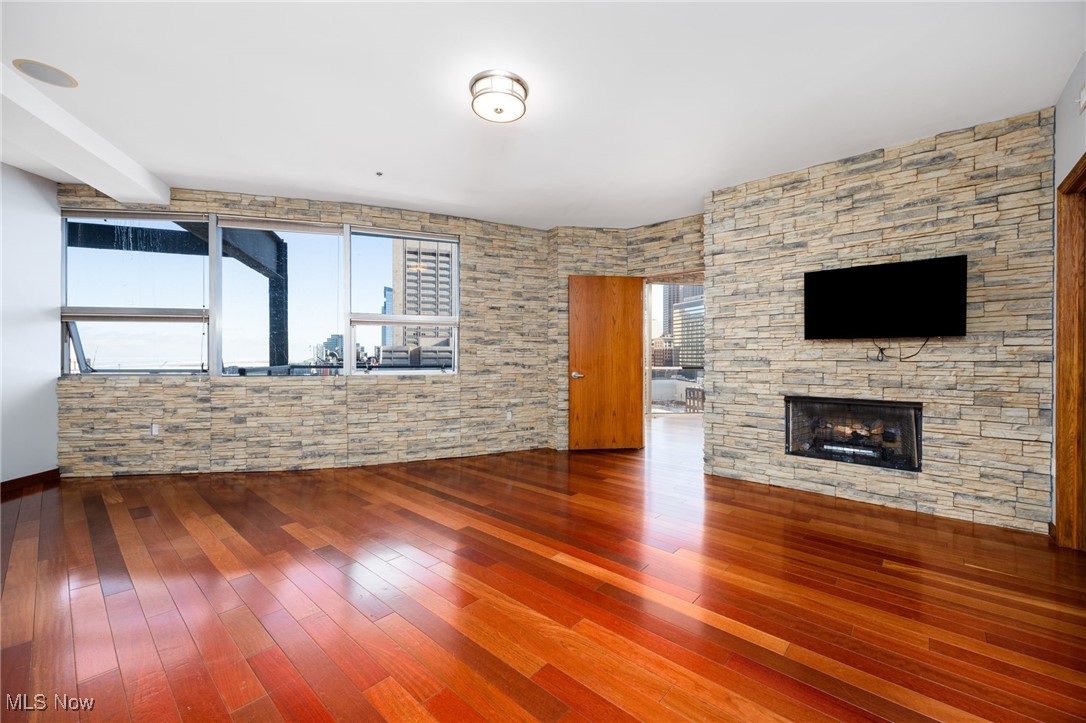 Pinnacle Condo - Residential