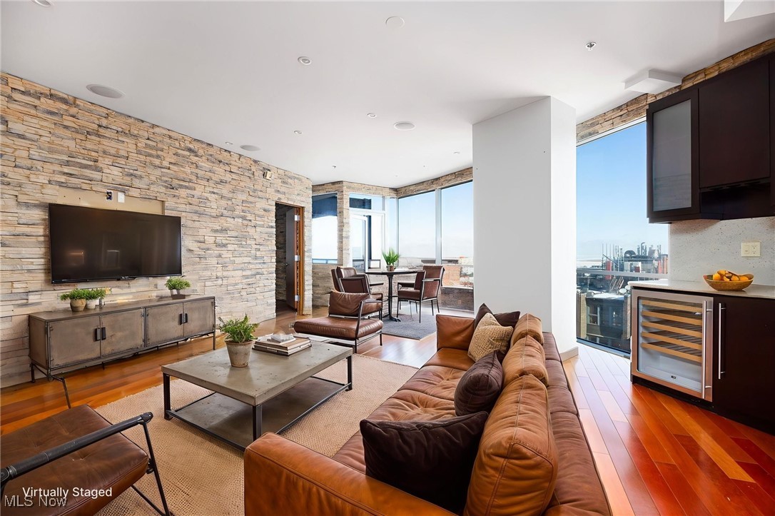 Pinnacle Condo - Residential