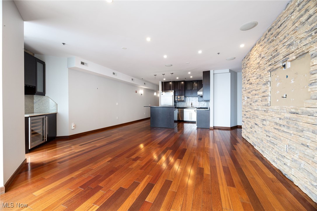 Pinnacle Condo - Residential