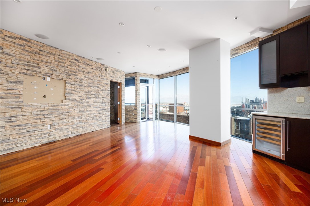 Pinnacle Condo - Residential