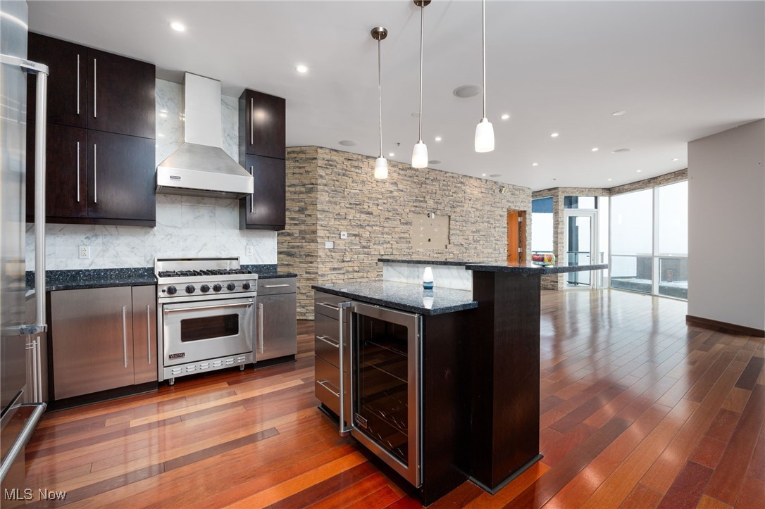 Pinnacle Condo - Residential