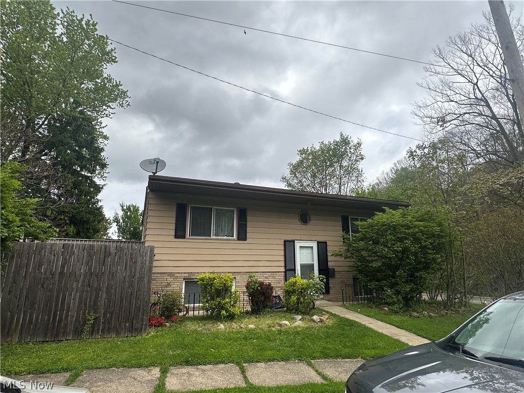 Photo of 1193 Coral Drive, Akron, OH 44313 (MLS # 5205156)