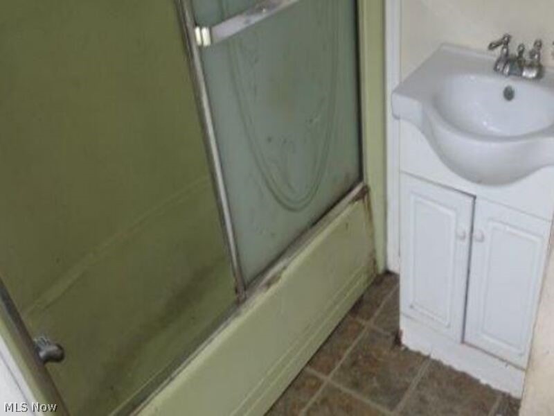 James M Hoyts - Residential