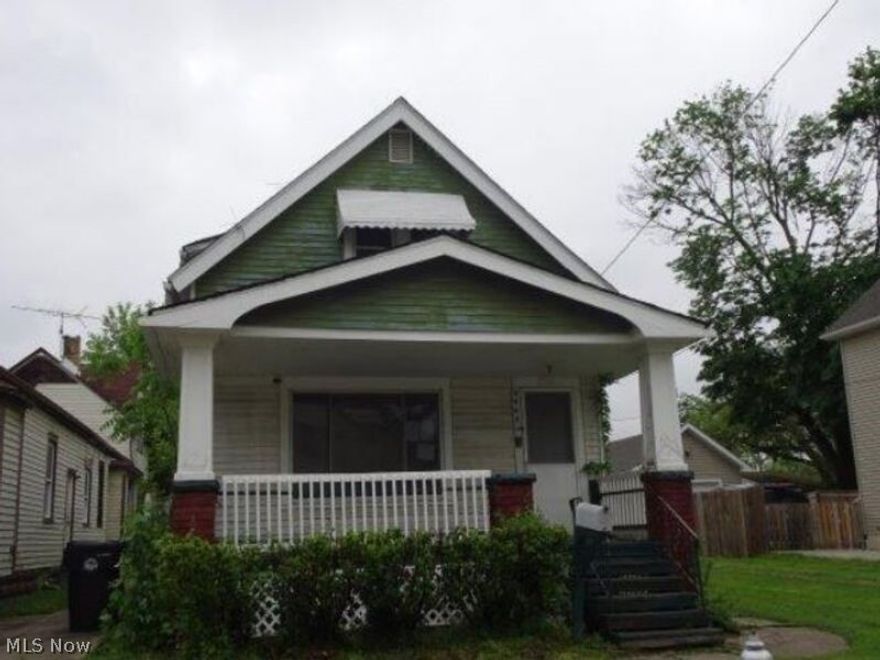 Great opportunity to buy this cape cod style fixer upper located in Cleveland, OH and sitting on a .15 acre lot (50x131) with a 2 car detached garage. The
interior has 1678 sq. ft. with 3 bedrooms and 2 bathrooms, living room, dining room plus a full basement and enclosed back porch.