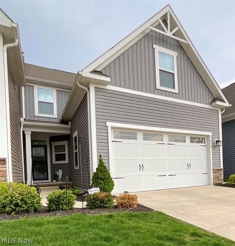 Townhouse For Sale - 1635 Springer Court<br/> Summit County, Akron, OH 44313
