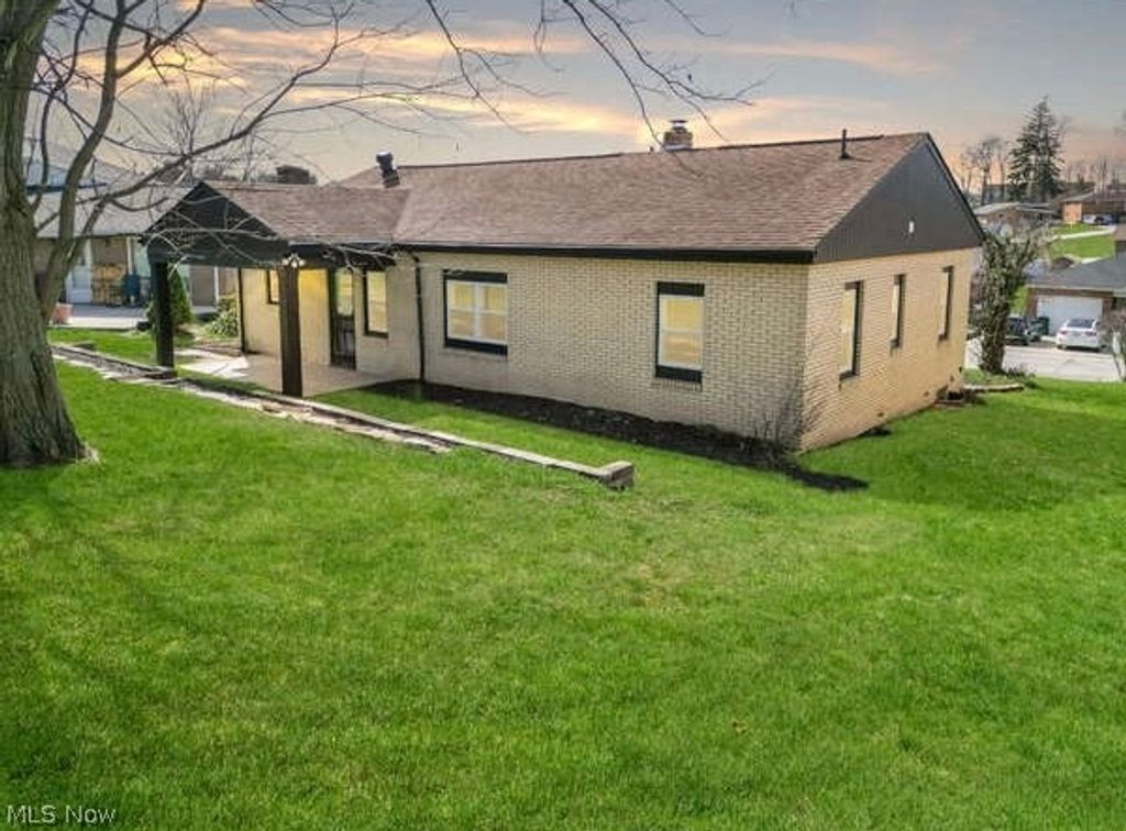 Photo of 124 Stardust Drive, Wintersville, OH 43953 (MLS # 5196954)