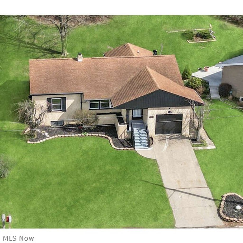 Photo of 124 Stardust Drive, Wintersville, OH 43953 (MLS # 5196954)